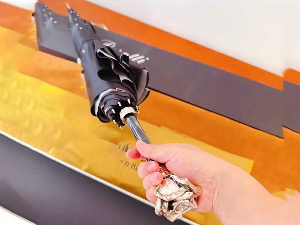 Custom Rose Handle Fitted on Auto-Open Umbrella